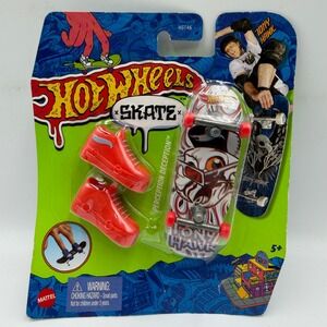 Hot Wheels Skate Tony Hawk Perception Deception Fingerboard with Shoes HGT46 NEW